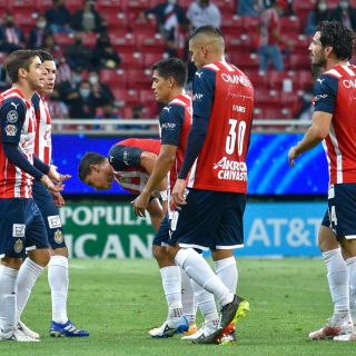 Chivas decepciona en su debut; cae ante Atlético San Luis