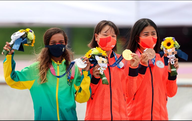 Momiji Nishiya (13 años), la brasileña Rayssa Leal, con la misma edad, y la también nipona Funa Nakayama (16) formaron el podio más joven de la historia. EFE/J. RONCORONI