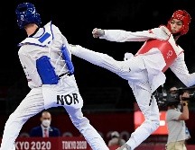 El medallista mexicano Óscar Salazar no entrena a México, sino a la selección nacional de Egipto, la cual este día subió al podio por cortesía de Hedaya Malak y Seif Eissa (D). AFP / J. Soriano