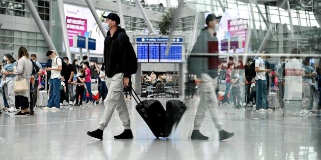 COVID-19: Estados Unidos mantendr&aacute; restricciones para viajes internacionales