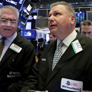 Wall Street cierra verde con triple récord