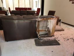 En el lugar había cristales de ventanales rotos y otros objetos destruidos. ESPECIAL/Bomberos de Zapopan