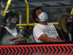 López-Gatell Ramírez señala que en el caso de las defunciones asociadas a COVID-19, al comparar con la primera ola existe una reducción de 77 por ciento. AFP / A. Estrella