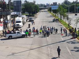 Alrededor de las 12:30 se retiraron de la vialidad luego de llegar a un acuerdo con autoridades del municipio. EL INFORMADOR / G. Gallo