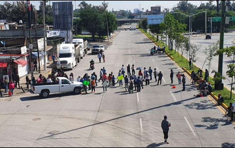 Alrededor de las 12:30 se retiraron de la vialidad luego de llegar a un acuerdo con autoridades del municipio. EL INFORMADOR / G. Gallo