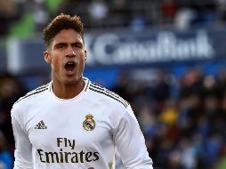 Varane escribirá a partir de ahora las siguientes líneas de su carrera en Old Trafford, el 'Teatro de los Sueños' en el que el United trata de reencontrarse con su glorioso pasado. AFP/O. DEL POZO