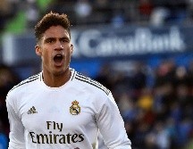 Varane escribirá a partir de ahora las siguientes líneas de su carrera en Old Trafford, el 'Teatro de los Sueños' en el que el United trata de reencontrarse con su glorioso pasado. AFP/O. DEL POZO