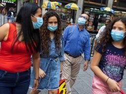 Casi dos tercios de los condados de Estados Unidos tienen índices altos o notables de transmisión de COVID-19. EFE/J. Lane