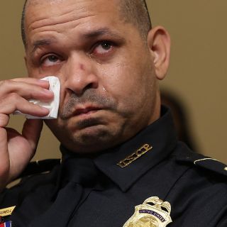 Golpeados y electrocutados: policías relatan asalto al Capitolio de EU