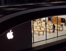 Las ganancias de Apple casi se duplicaron a 21 mil 700 millones de dólares gracias al crecimiento de las ventas de iPhone y los servicios digitales. EFE/ARCHIVO