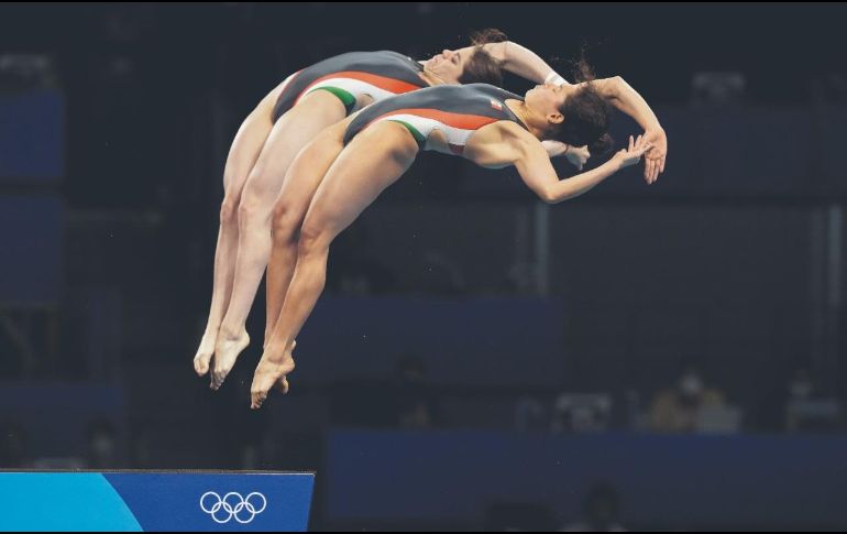 ALEGRÍA PARA MÉXICO. Gabriela Agúndez y Alejandra Orozco (fondo) se colgaron el bronce en sincronizados. AP