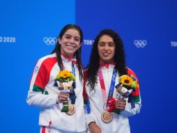 BRONCE. Ale Orozco y Gabriela Agúndez posando con la medalla obtenida. XINHUA