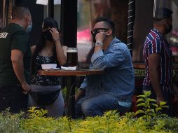 Los restaurantes deberán bajar el aforo al 50% (antes estaba en 75%) y tendrán que cerrar a las 00:00 horas. SUN/ARCHIVO