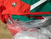 EN BOLSAS. Así fueron encontrados los uniformes del equipo mexicano de softbol, en la basura de la Villa Olímpica . TWITTER/ @BriandaTamara