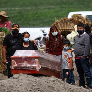 COVID-19: Muertes por coronavirus en 2020 fueron 43% superiores a reportadas por Secretaría de Salud, revela el Inegi