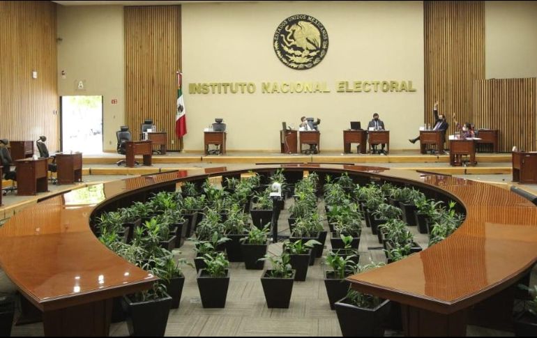 El INE resolvió una queja del panista Federico Döring en contra diputados de Morena sobre la difusión de la consulta popular. ESPECIAL/ARCHIVO