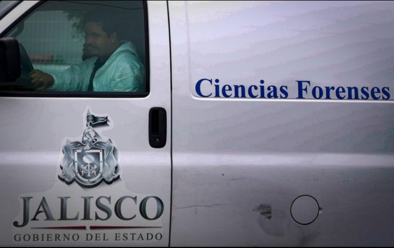 Personal del Instituto Jalisciense de Ciencias Forenses (IJCF) realizaron el peritaje correspondiente y trasladaron la osamenta a sus oficinas para tratar de identificar a la víctima a través de su registro dental. EL INFORMADOR/ARCHIVO
