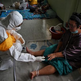 COVID-19: Avanza lento combate a coronavirus en todo el mundo