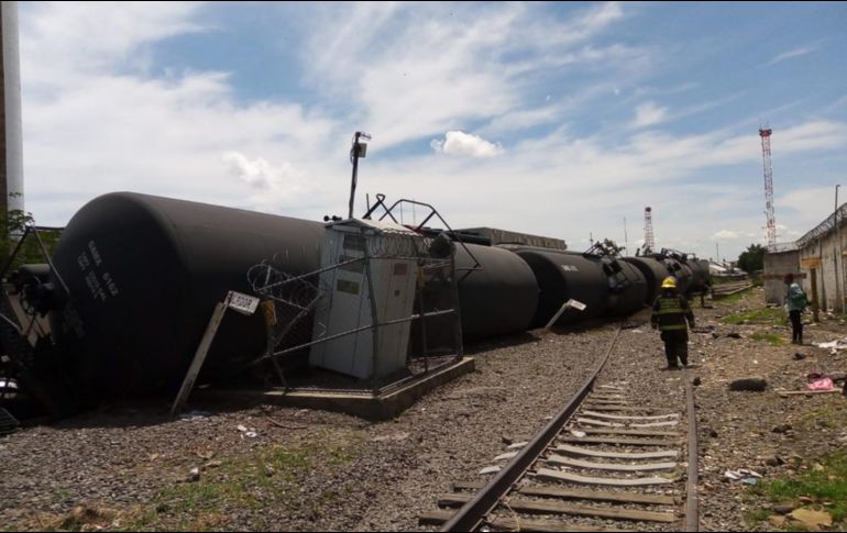 Los rescatistas no reportan personas heridas, ni trabajadores lesionados, no hay evacuación tampoco de domicilios aledaños. ESPECIAL
