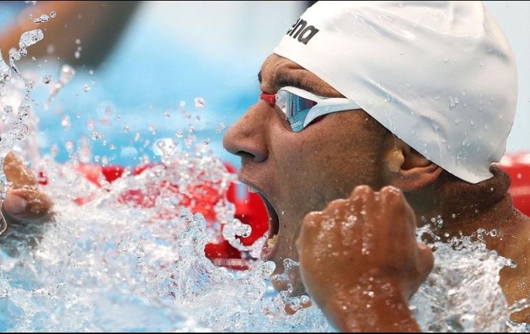 El nadador Ahmed Hafnaoui, de Túnez asombró al mundo del deporte con su oro. GETTY IMAGES
