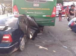 En el percance trabajaron en coordinación rescatistas y paramédicos de Guadalajara y Tlaquepaque. ESPECIAL