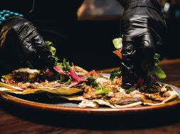 Tlayudas. Puedes pedirla de pulpo con chorizo o de arrachera. ESPECIAL