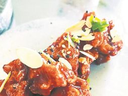 Corn ribs son elotes fritos que toman la forma de costillitas. ESPECIAL