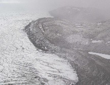 El casquete de hielo de Groenlandia contiene lo suficiente para hacer subir los océanos de 6 a 7 metros. AFP/S. Loeb
