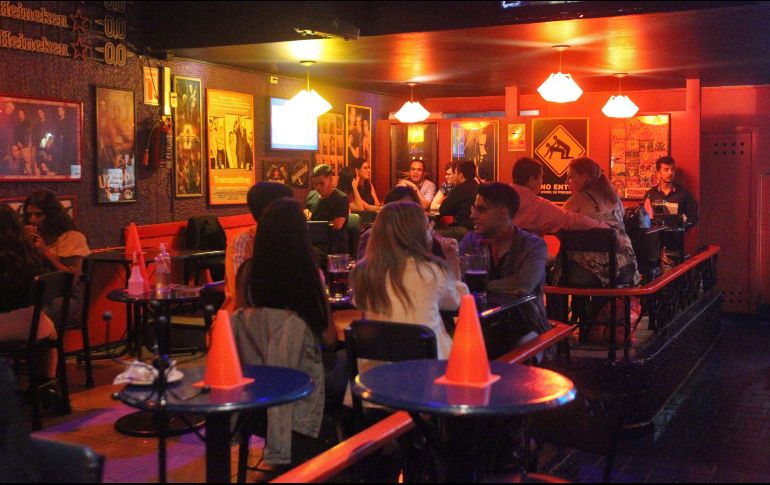 Vigilancia en Guadalajara. Ayer este medio de comunicacion recorrió la zona de Chapultepec. En el interior de los negocios se observó orden. EL INFORMADOR/A. Camacho