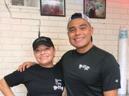 Los hermanos Andrés y Teresa Reyes son los guardianes de la receta familiar de “Birriería Ocotlán”. ESPECIAL