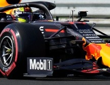 Sergio Pérez pudo continuar unos cuantos metros sobre el Hungaroring, pero se hizo a un lado y así terminó su competencia. AP / ARCHIVO