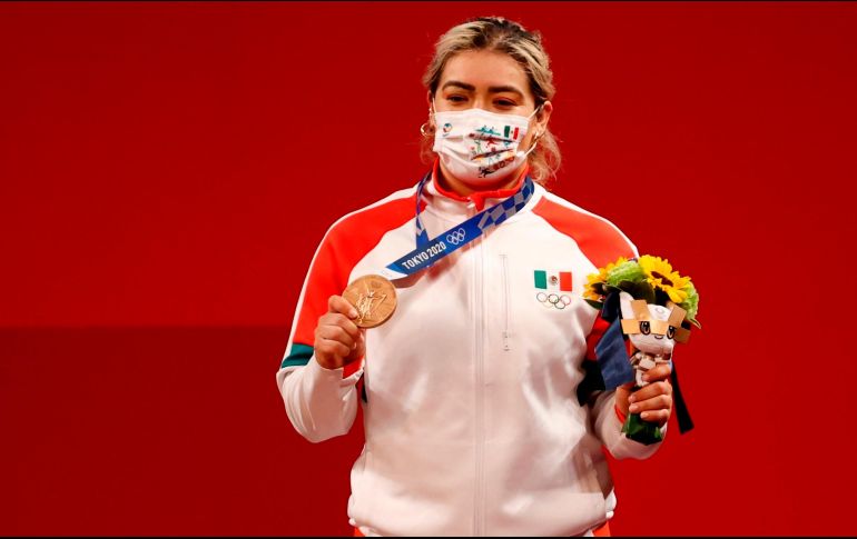 Aremi Fuentes fue la atleta que le dio la tercera medalla a México en los Juegos Olímpicos de Tokio 2020 en halterofilia categoría 76 kilogramos femenil. EFE / J. Méndez