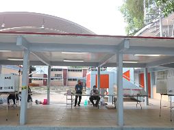 Casillas o metas receptoras de la consulta popular como ésta lucieron sin votantes en Ciudad de México. EFE/M. Guzmán