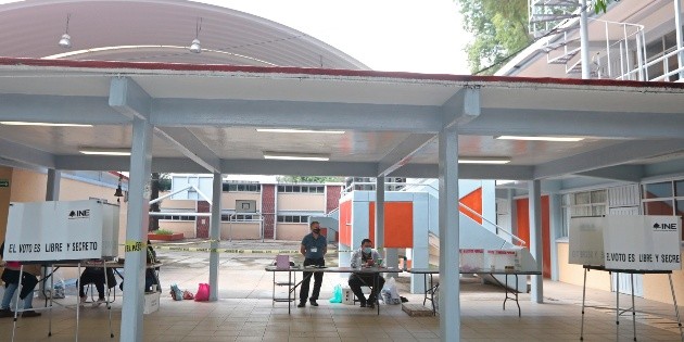 Consulta popular 2021: Casillas en CDMX lucen vac&iacute;as; restaurantes, con filas