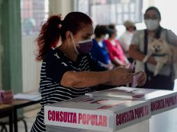 En la casilla ubicada en la escuela primaria Urbana 108, en La Normal de Guadalajara, hacia el mediodía habían votado en la consulta popular apenas unas 40 personas. EL INFORMADOR/G. Gallo