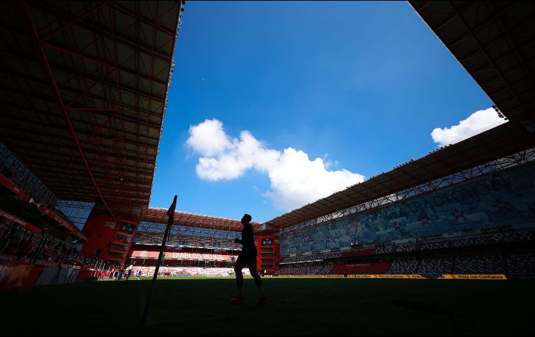 El Comisario de la Liga MX junto con miembros de seguridad pudieron detectar a tres sujetos realizando el grito, por lo que fueron retiradas del recinto. IMAGO7