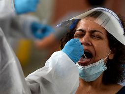 Este domingo la dependencia estatal confirmó mil 545 casos nuevos de coronavirus, con los cuales la Entidad llega a 283 mil 404 contagios acumulados durante toda la pandemia. AFP/A. SANKAR