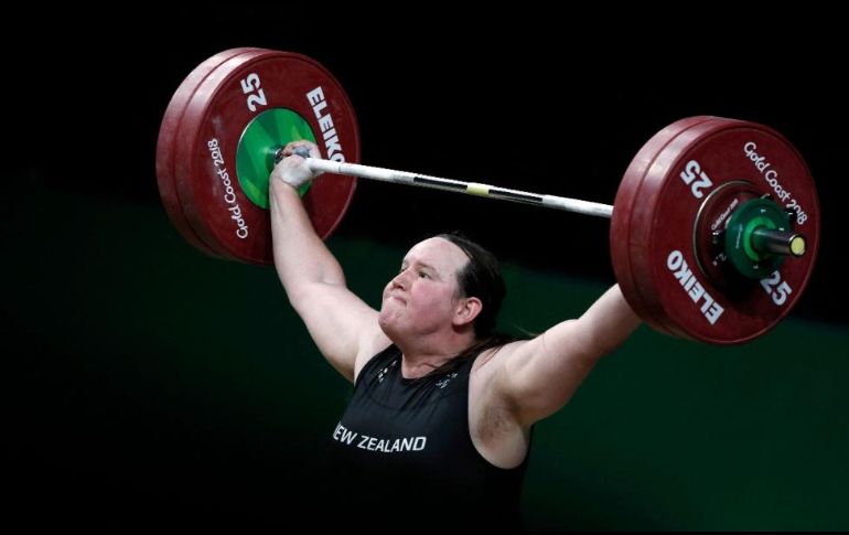 AUTORIZADA. La halterista neozelandesa cumple con los criterios del COI. AFP