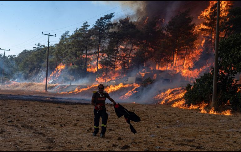 Turquía tiene seis días consecutivos tratando de apagar los letales incendios. AFP / Y. Akgul
