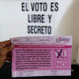 El INE investiga "relleno" de urna en Veracruz durante consulta