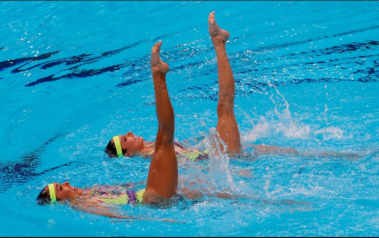 El primer objetivo se ha conseguido para Nuria Diosdado y Joana Jiménez, pues este par de ondinas mexicanas se metió a la Final de dueto en Tokio 2020. EFE / K. Försterling
