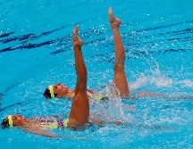 El primer objetivo se ha conseguido para Nuria Diosdado y Joana Jiménez, pues este par de ondinas mexicanas se metió a la Final de dueto en Tokio 2020. EFE / K. Försterling