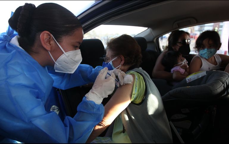 La vacunación contra el COVID-19 empezó el pasado 24 de diciembre del 2020 en México. EL INFORMADOR / ARCHIVO