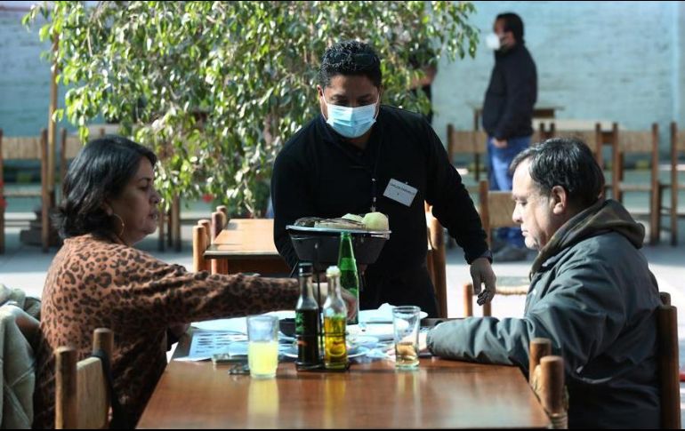 Chile ha desplegado una de las campañas de inmunización más exitosas del mundo, que alcanza a más del 80 % de la población objetivo con dos dosis. EFE/ARCHIVO