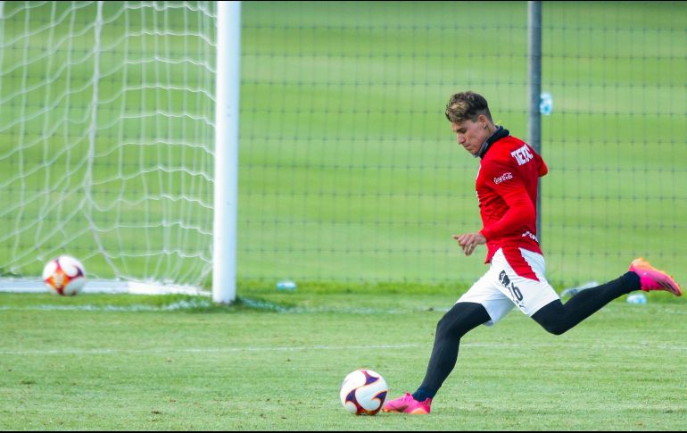 Cristian Calderón sufrió un golpe en la cabeza con la rodilla de su compañero Miguel Ángel Ponce. IMAGO7