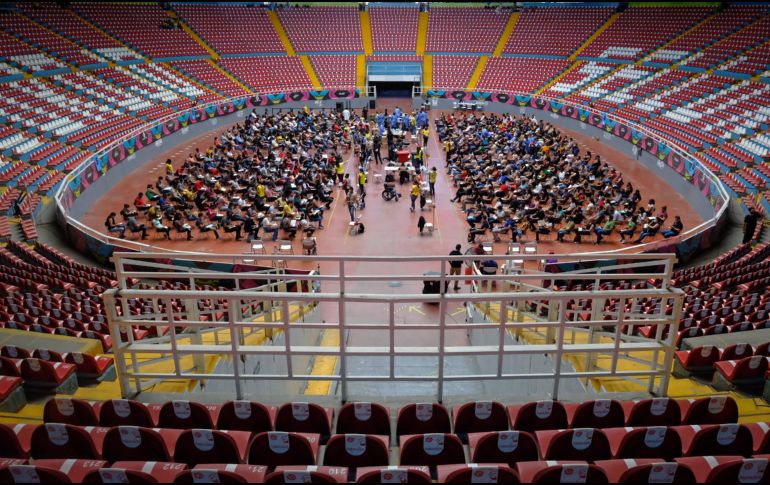 La aplicación de vacunas actualmente en el auditorio es para el grupo de la población entre 30 a 39 años.  CORTESÍA/COORDINACIÓN GENERAL DE DESARROLLO SOCIAL