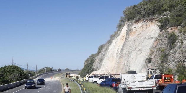 Conductor muere prensado tras choque en la M&eacute;xico-Cuernavaca