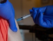 Consideran de suma importancia que las empresas establezcan políticas de precios accesibles para facilitar la vacunación. EFE/ARCHIVO