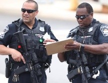 Detallan que el atacante murió tras dispararse con el arma del policía. EFE/J. Lo Scalzo