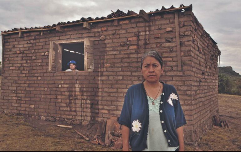 MERCEDES HERNÁNDEZ. (Al frente) La actriz da vida a “Magdalena”, protagonista de “Sin señas particulares”. CORTESÍA